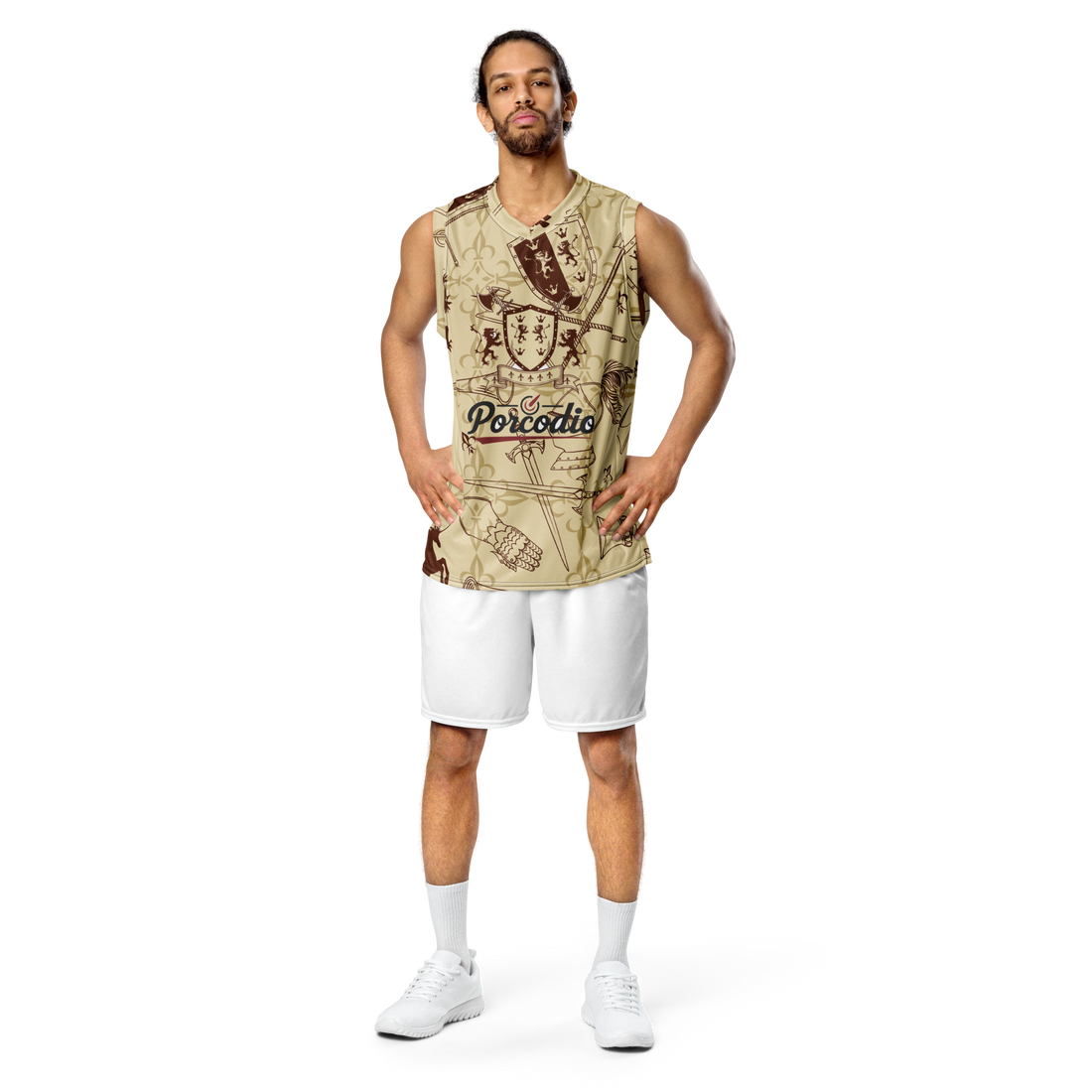Persona con maglia Porcodio in stile streetwear urbano con outfit casual e accessori contemporanei